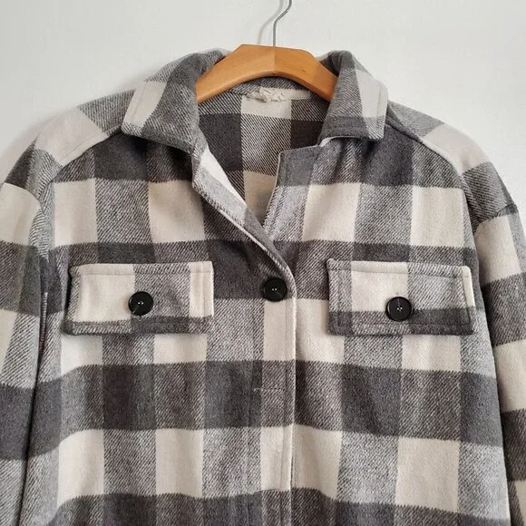 Gray and White Oversized Shacket Size M - Picture 3 of 13